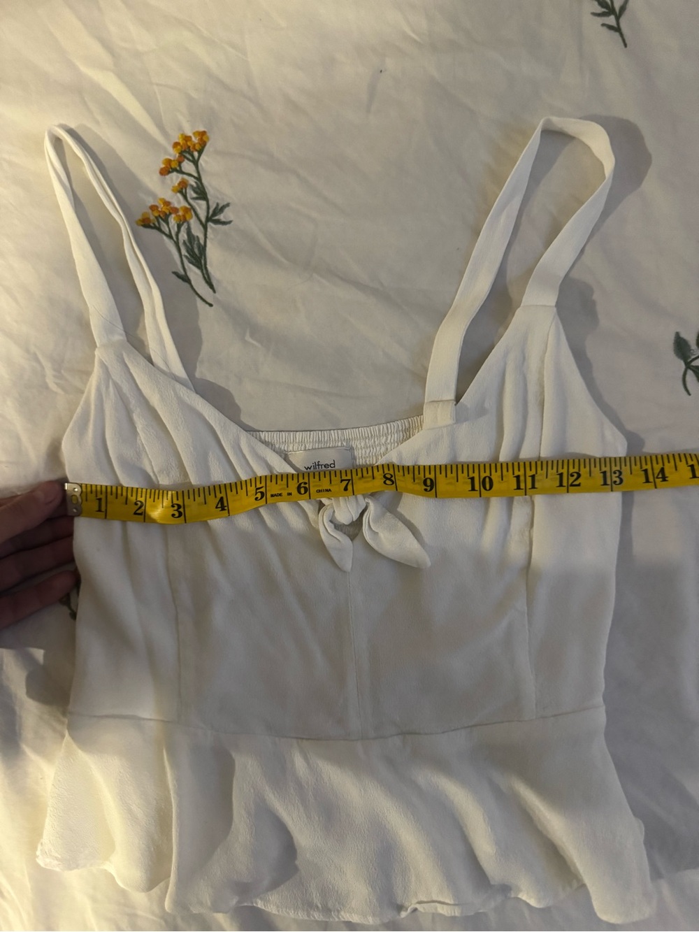 Wilfred Aritzia White Tie-Front Smocked Back Tank Top. Size: M - Picture 6 of 7